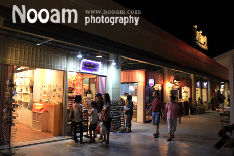 รีวิว Asiatique The Riverfront (เอเชียทีค เดอะ ริเวอร์ฟร้อนท์) แหล่งช๊อปปิ้งและร้านอาหารยามค่ำคืน ริมแม่น้ำเจ้าพระยา แถวถนนเจริญกรุง