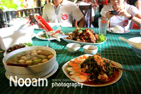 รีวิว สวนอาหาร ร้านบ้านสวนสุดาพร ร่มรื่น บรรยากาศดี อาหารอร่อย หมูย่างเมืองตรัง จ.ตรัง