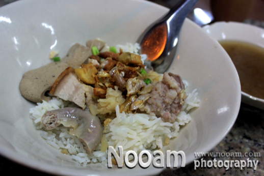 รีวิว โกเบนซ์ข้าวต้มแห้ง ต้มเลือดหมูกับน้ำซุบแสนอร่อย เจ้าดัง เก่าแก่ของเมืองภูเก็ต