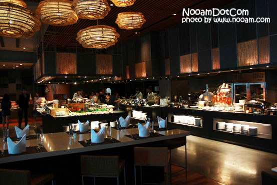 พาชิม บุฟเฟ่ต์นานาชาติอร่อยๆที่ห้องอาหาร The Square โรงแรม โนโวเทล แพลตตินั่ม ประตูน้ำ ( Novotel Platinum Pratunam)