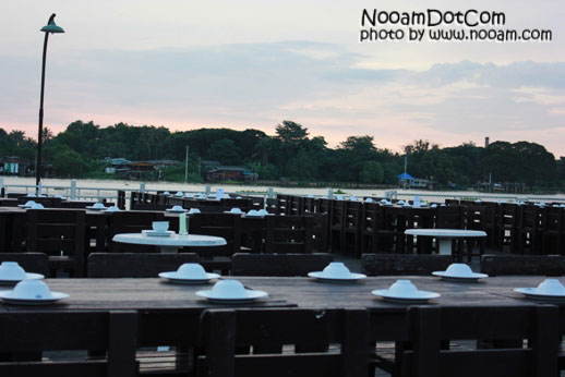 รีวิว ร้านอาหารสองฝั่งคลอง อาหารไทยและซีฟู้ดริมแม่น้ำ วิวสวย บรรยากาศดีที่โรงแรม บัดดี้ โอเรียนทอล ริเวอร์ไซด์ ปากเกร็ด