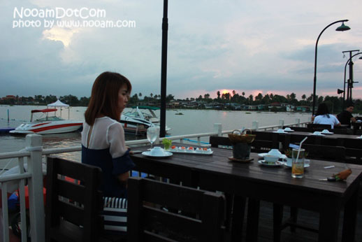 รีวิว ร้านอาหารสองฝั่งคลอง อาหารไทยและซีฟู้ดริมแม่น้ำ วิวสวย บรรยากาศดีที่โรงแรม บัดดี้ โอเรียนทอล ริเวอร์ไซด์ ปากเกร็ด