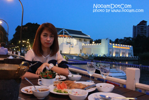 รีวิว ร้านอาหารสองฝั่งคลอง อาหารไทยและซีฟู้ดริมแม่น้ำ วิวสวย บรรยากาศดีที่โรงแรม บัดดี้ โอเรียนทอล ริเวอร์ไซด์ ปากเกร็ด