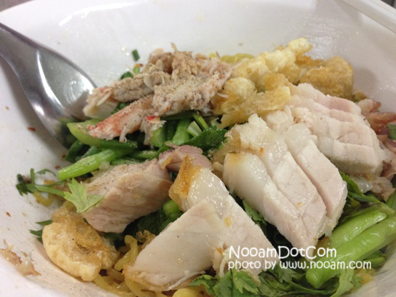 รีวิว ข้าวหมูกรอบ ร้าน ช. บะหมี่เกี๊ยวหมูกรอบ บางกรวย อร่อย เครื่องเยอะ น้ำซุปเด็ด