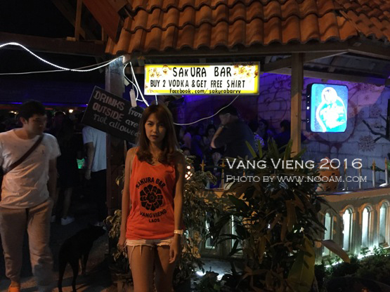 ปาร์ตี้สุดเหวี่ยง ที่ซากุระ บาร์ วังเวียง (Sagura Bar VangVieng) ไทย ฝรั่ง เกาหลี จัดเต็ม