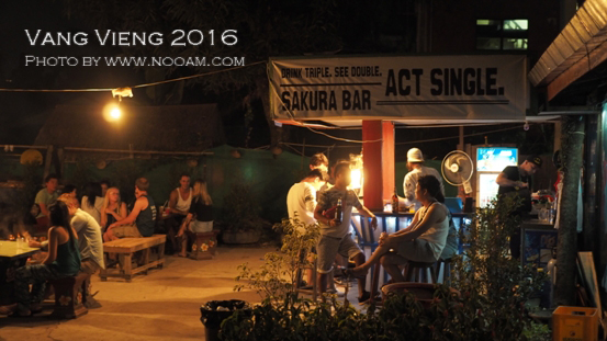 ปาร์ตี้สุดเหวี่ยง ที่ซากุระ บาร์ วังเวียง (Sagura Bar VangVieng) ไทย ฝรั่ง เกาหลี จัดเต็ม