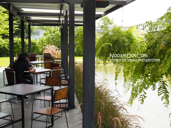 รีวิวร้าน In Dus Three คาเฟ่ เบียร์นอก กาแฟสด อาหารอร่อย บรรยากาศดี ที่เลี่ยงเมืองปากเกร็ด