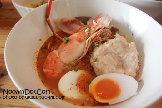 รีวิว ร้าน Debo Cafe and Room ก๋วยเตี๋ยวต้มยำอร่อยๆ เลือกท็อปปิ้งได้ตามใจ ที่ซอยหัวหิน 37