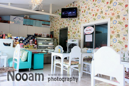 รีวิว ร้าน Blue Sky Cafe & Restaurant (บลู สกาย คาเฟ่) ร้านอาหารน่ารักๆ ชิมเค้กโฮมเมดชิ้นโต ข้าวผัดปลาสลิดและข้าวไข่ระเบิดแสนอร่อย