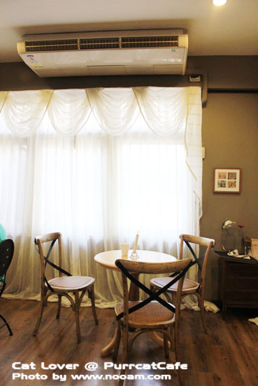 รีวิว Purr Cat Cafe Club คาเฟ่สำหรับคนรักแมว เค้กอร่อย รับอาบน้ำแมวด้วย ตั้งอยู่ในซอยสุขุมวิท53 เจ้าของคือ คุณเพชร
