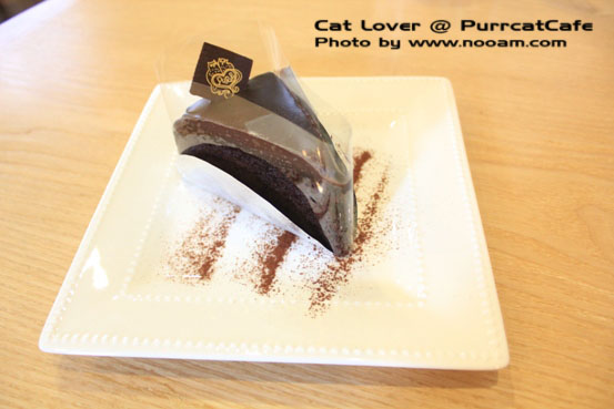 รีวิว Purr Cat Cafe Club คาเฟ่สำหรับคนรักแมว เค้กอร่อย รับอาบน้ำแมวด้วย ตั้งอยู่ในซอยสุขุมวิท53 เจ้าของคือ คุณเพชร