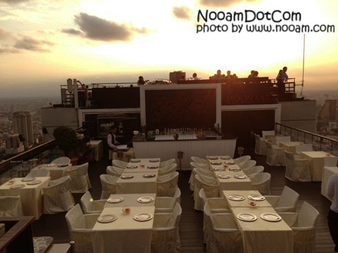 รีวิวร้าน Vertigo and Moon Bar โรแมนติก ใต้แสงดาว บนดาดฟ้าสูง โรงแรมบันยันทรี สาทร