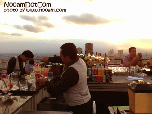 รีวิวร้าน Vertigo and Moon Bar โรแมนติก ใต้แสงดาว บนดาดฟ้าสูง โรงแรมบันยันทรี สาทร