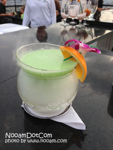 รีวิวร้าน Vertigo and Moon Bar โรแมนติก ใต้แสงดาว บนดาดฟ้าสูง โรงแรมบันยันทรี สาทร