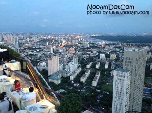 รีวิวร้าน Vertigo and Moon Bar โรแมนติก ใต้แสงดาว บนดาดฟ้าสูง โรงแรมบันยันทรี สาทร
