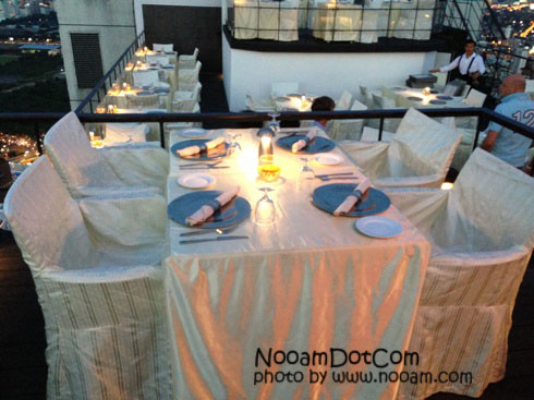 รีวิวร้าน Vertigo and Moon Bar โรแมนติก ใต้แสงดาว บนดาดฟ้าสูง โรงแรมบันยันทรี สาทร