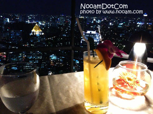 รีวิวร้าน Vertigo and Moon Bar โรแมนติก ใต้แสงดาว บนดาดฟ้าสูง โรงแรมบันยันทรี สาทร