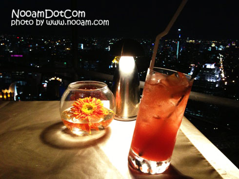 รีวิวร้าน Vertigo and Moon Bar โรแมนติก ใต้แสงดาว บนดาดฟ้าสูง โรงแรมบันยันทรี สาทร