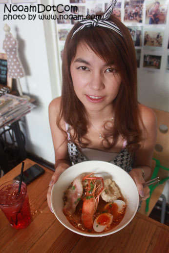 รีวิว ร้าน Debo Cafe and Room ก๋วยเตี๋ยวต้มยำอร่อยๆ เลือกท็อปปิ้งได้ตามใจ ที่ซอยหัวหิน 37