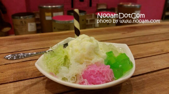 Happy Freeze Icecream ร้านไอติมเกล็ดหิมะ อร่อย ร้านน่ารัก อยู่ใกล้ ม.หอการค้า