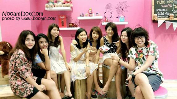 Happy Freeze Icecream ร้านไอติมเกล็ดหิมะ อร่อย ร้านน่ารัก อยู่ใกล้ ม.หอการค้า