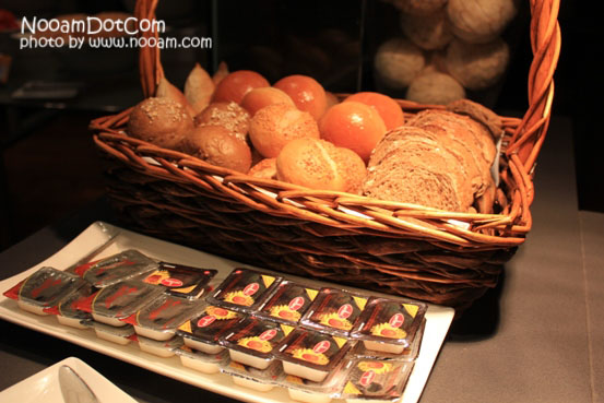 พาชิม บุฟเฟ่ต์นานาชาติอร่อยๆที่ห้องอาหาร The Square โรงแรม โนโวเทล แพลตตินั่ม ประตูน้ำ ( Novotel Platinum Pratunam)