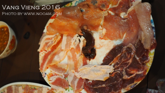 รีวิวร้านหมูกระทะอร่อยๆ ราคาไม่แพง ใกล้ที่พักดังๆ ที่วังเวียง ประเทศลาว