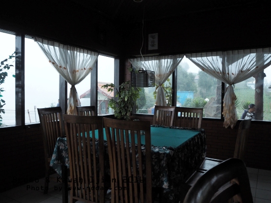 รีวิวโรงแรม Cemara Indah ใกล้ภูเขาไฟโบรโม่ ห้องพักสะอาด เดินทางสะดวก ใกล้จุดชมวิว (อินโดนีเซีย)