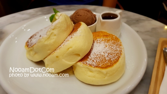 ร้าน LeTAO (เลอตาโอะ) ชีสเค้กชื่อดังจากฮอกไกโด มาให้ชิมที่ไทยแล้วที่เซ็นทรัลลาดพร้าว
