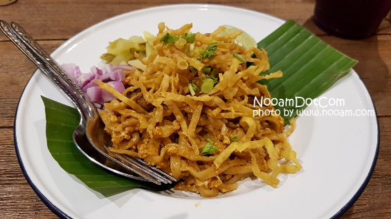 ร้าน อองตองข้าวซอย (OngTong Khaosoi) ร้านอาหารเหนือ ย่านอารีย์