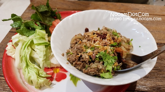 ร้าน อองตองข้าวซอย (OngTong Khaosoi) ร้านอาหารเหนือ ย่านอารีย์