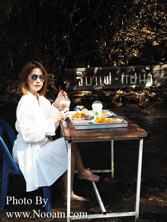 รีวิว ร้าน จิบแฟ แช่น้ำ บ้านภาคิน ห้วยยื่น คาเฟ่น่ารัก นั่งเอาเท้าจุ่มน้ำเพลินๆ ริมธารน้ำใส จังหวัดน่าน